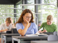 Studierende in der Teilbibliothek Physik