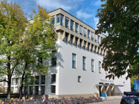 Eingang der Technischen Universität München, Arcisstraße, Herbststimmung