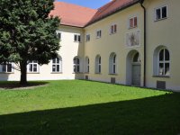 Innenhof des ehemaligen Franziskanerklosters in Straubing