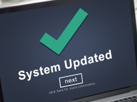 Laptop, auf dem Bildschirm steht System Updated