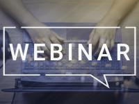 Draufsicht auf eine Person am Laptop mit dem Schriftzug "Webinar"