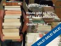 Studentin mit Stapel von Lehrbüchern