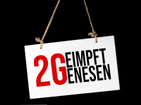 Schild mit 2G-Regel: Geimpft – Genesen