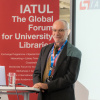 Reiner Kallenborn steht am Rednerpult der IATUL-Veranstaltung