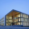 Wissenschaftszentrum Straubing, Außenansicht in der Abenddämmerung