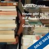 Studentin mit Stapel von Lehrbüchern