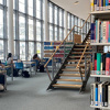 Teilbibliothek Maschinenwesen_Lesesaal Treppe und Buchregale