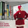 Plakat zum Facebook-Adventrätsel mit Nikolaus vor einem Bibliotheksshelfie