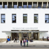 Students at the main entrance of TUM